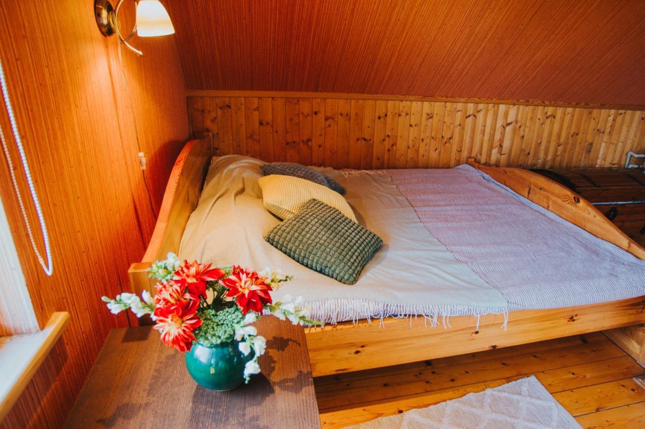 Brivdienu Maja Ar Pirti "Strautkalni" Ieriki Exterior foto
